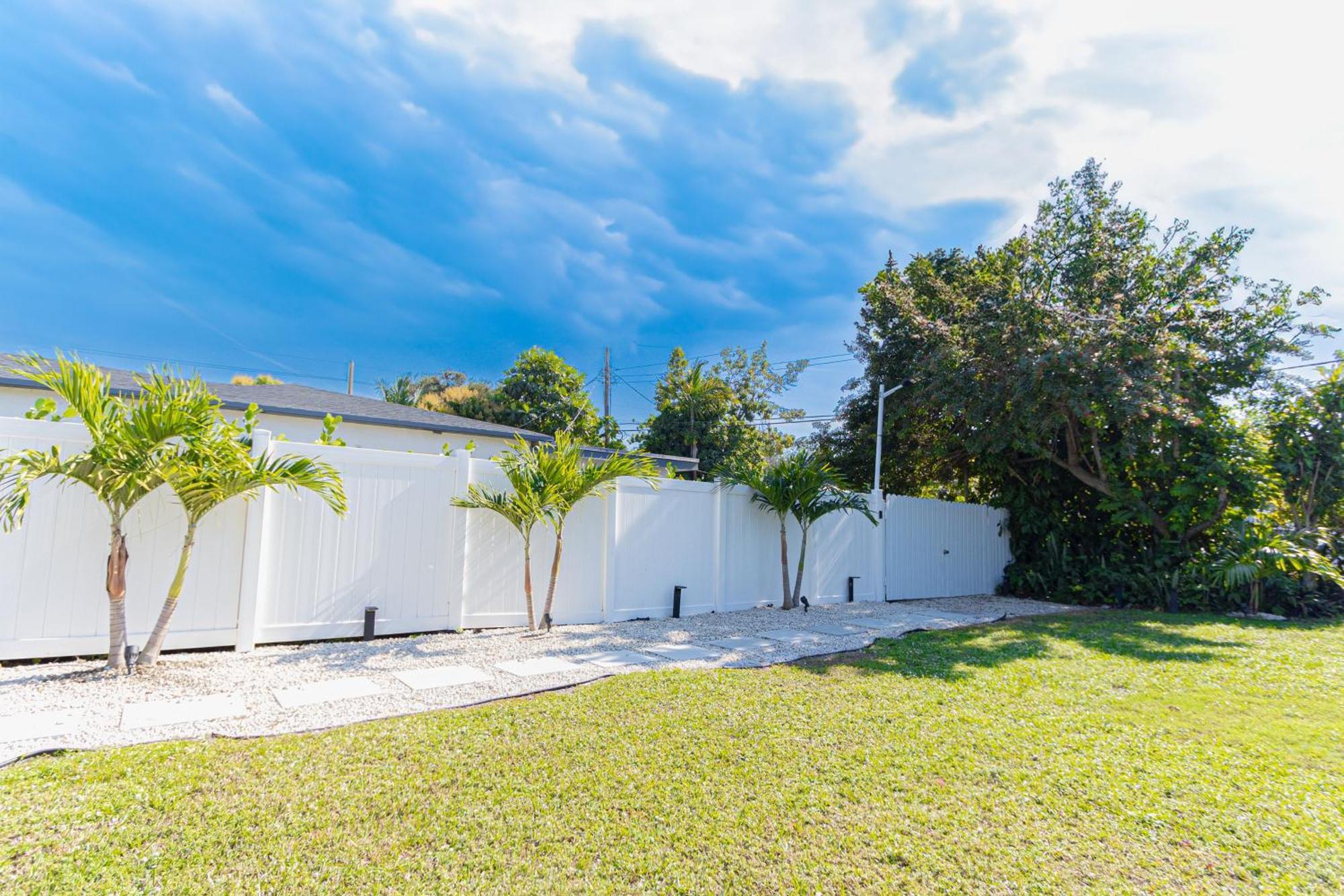 Casa Fortim Studio + Private + Large Patio Apartment Miami Exterior photo